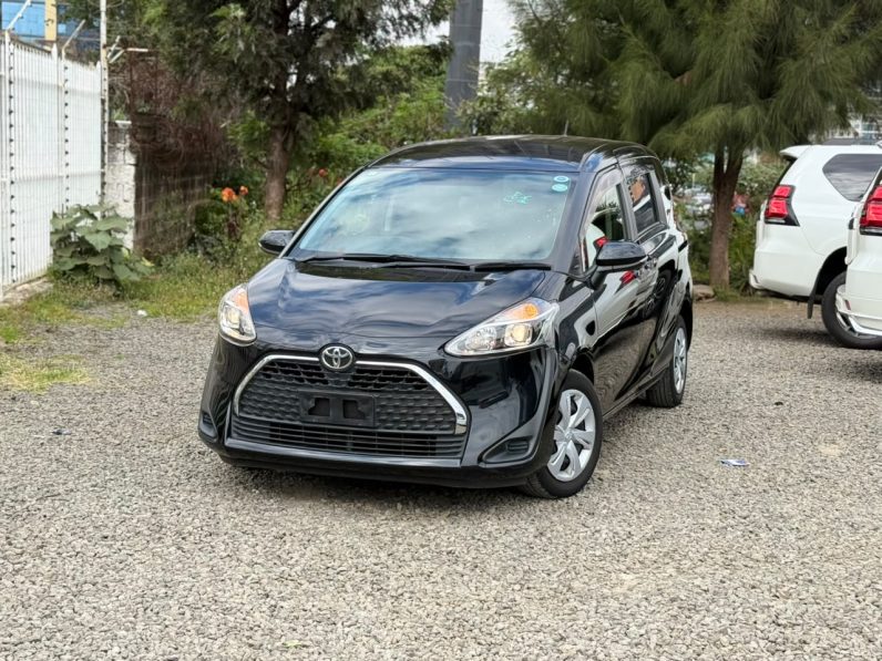 
								Toyota Sienta full									