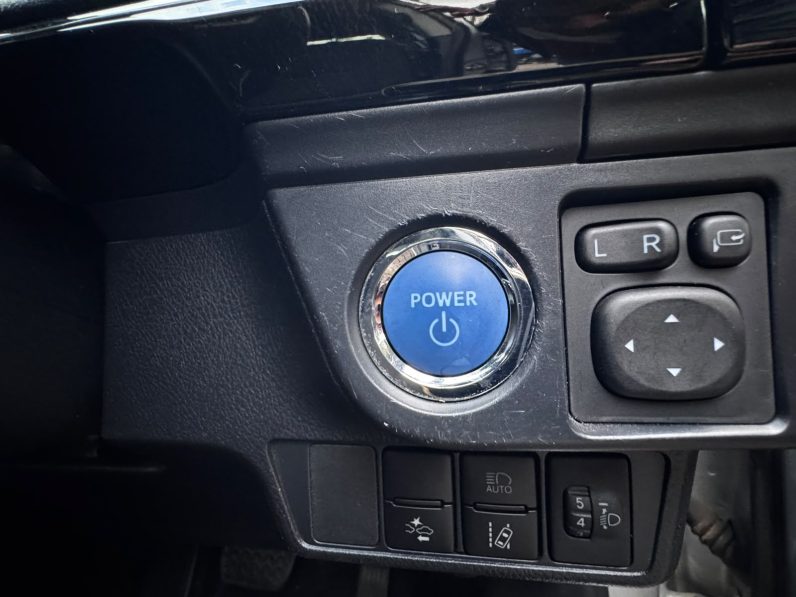 
								Toyota Axio full									