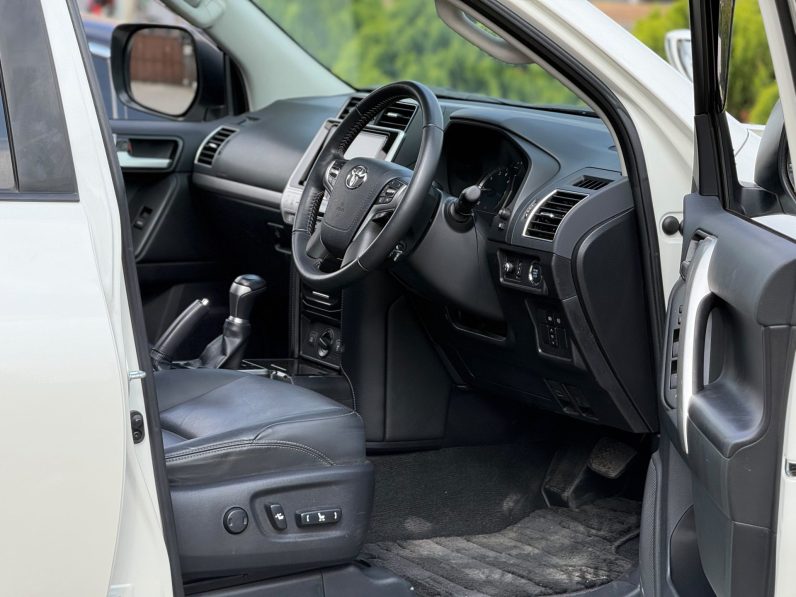
								Toyota Land Cruiser Prado TxL full									