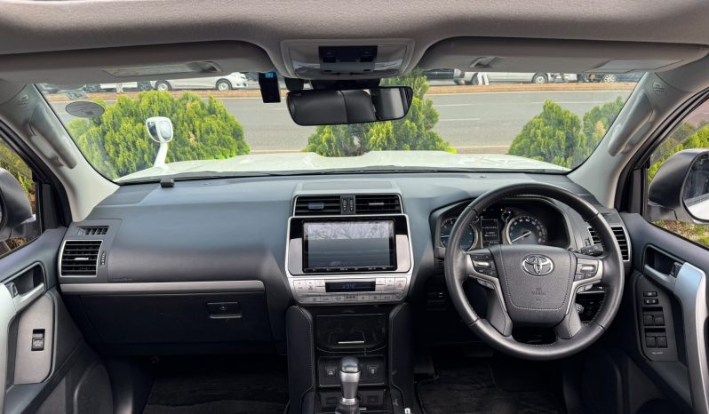 
								Toyota Land Cruiser Prado TxL full									