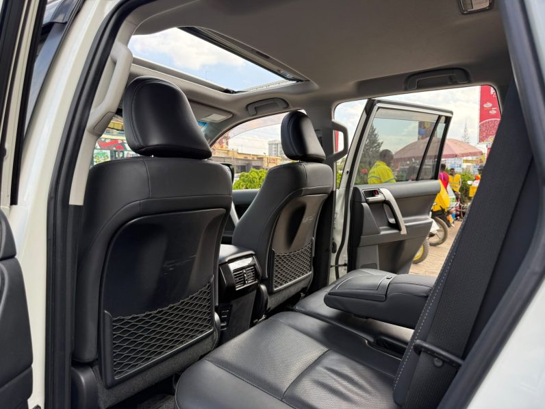 
								Toyota Land Cruiser Prado TxL full									