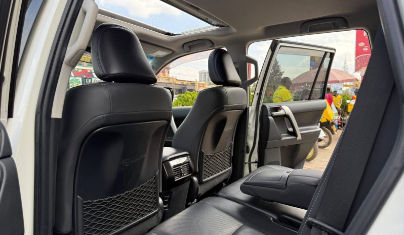 
								Toyota Land Cruiser Prado TxL full									