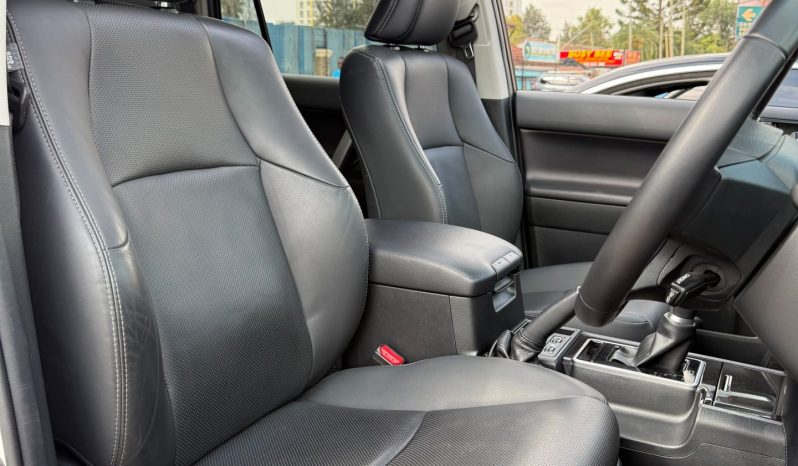 
								Toyota Land Cruiser Prado TxL full									