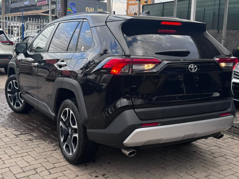 
								Toyota Rav4 full									