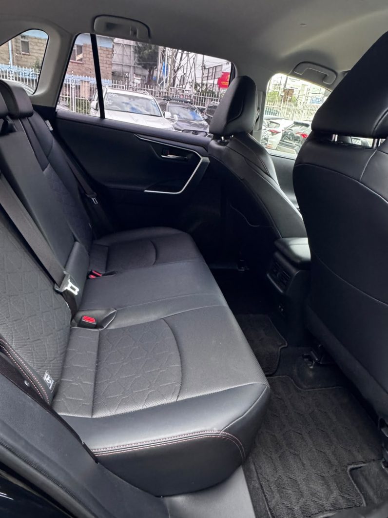 
								Toyota Rav4 full									