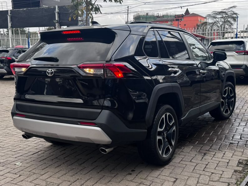 
								Toyota Rav4 full									