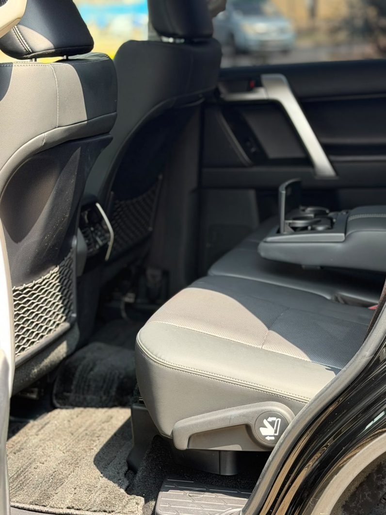 
								Toyota Land Cruiser Prado TX-L full									