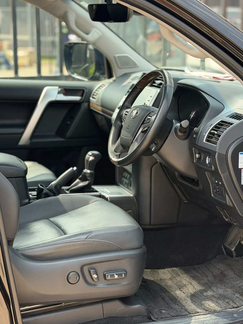 
								Toyota Land Cruiser Prado TX-L full									