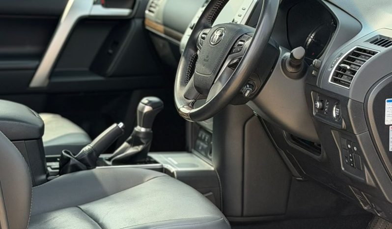 
								Toyota Land Cruiser Prado TX-L full									