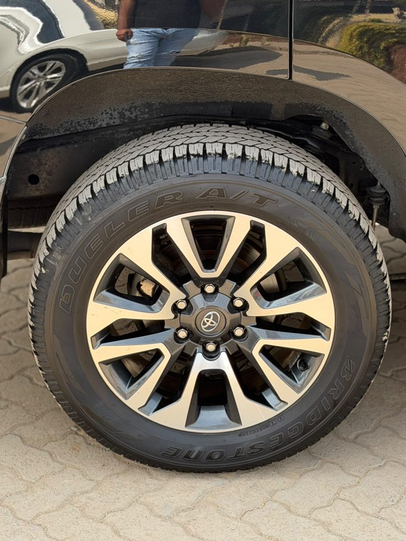
								Toyota Land Cruiser Prado TX-L full									