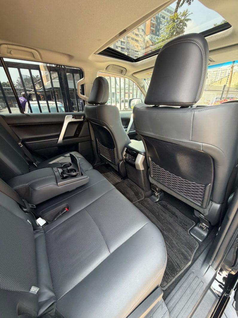 
								Toyota Land Cruiser Prado TX-L full									
