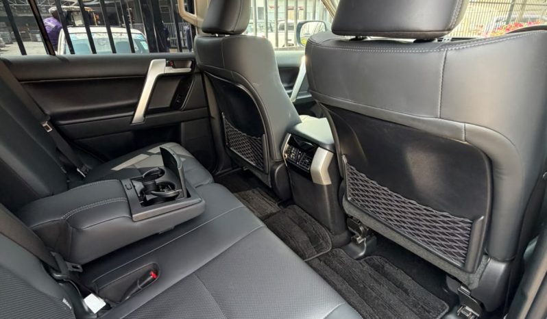 
								Toyota Land Cruiser Prado TX-L full									