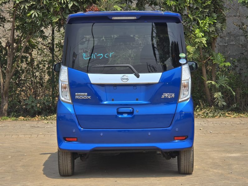 
								Nissan Dayz Roox Highway Star full									