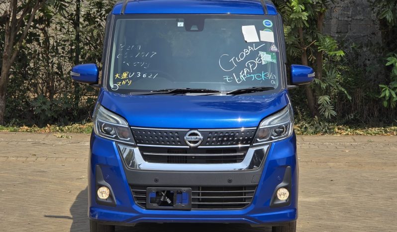
								Nissan Dayz Roox Highway Star full									