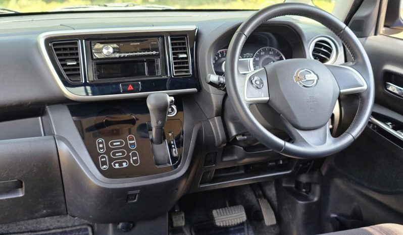 
								Nissan Dayz Roox Highway Star full									