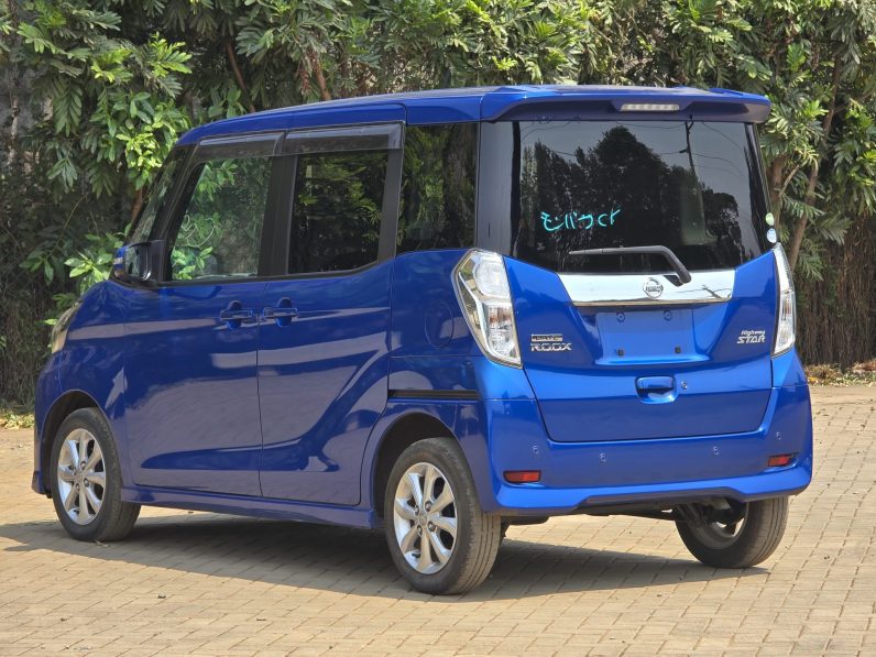 
								Nissan Dayz Roox Highway Star full									