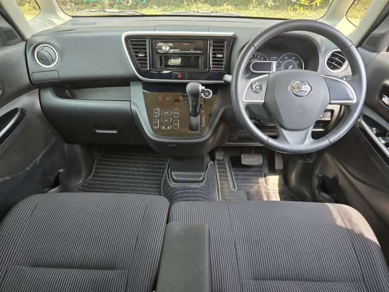 
								Nissan Dayz Roox Highway Star full									