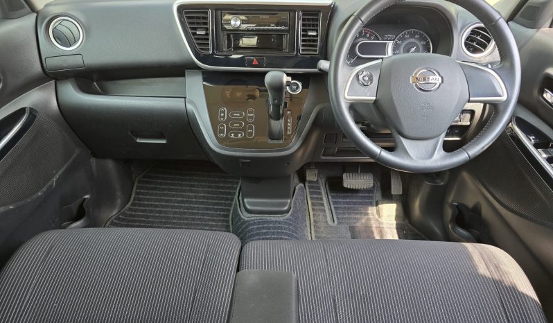 
								Nissan Dayz Roox Highway Star full									