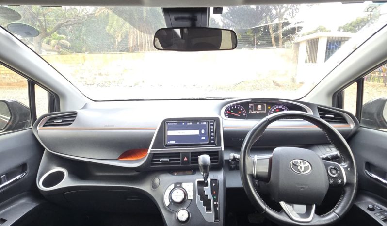
								Toyota Sienta full									
