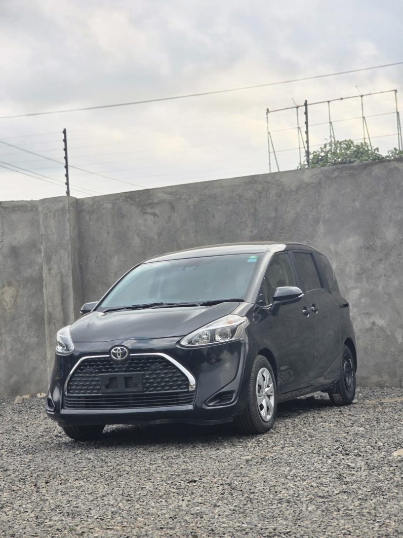 
								Toyota Sienta full									