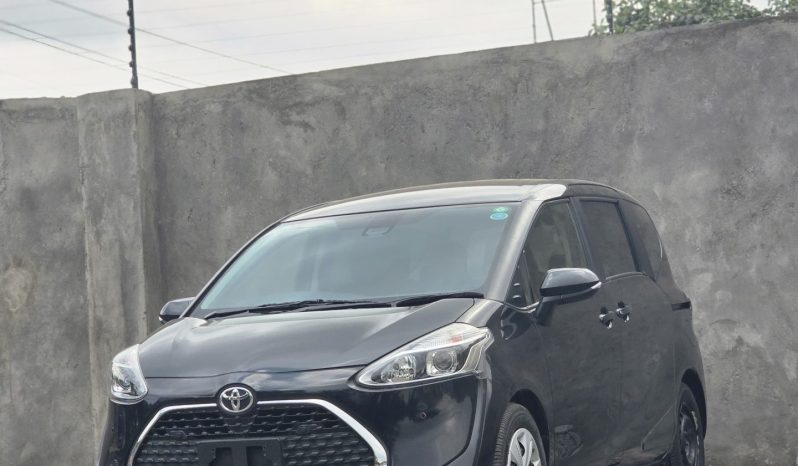 
								Toyota Sienta full									