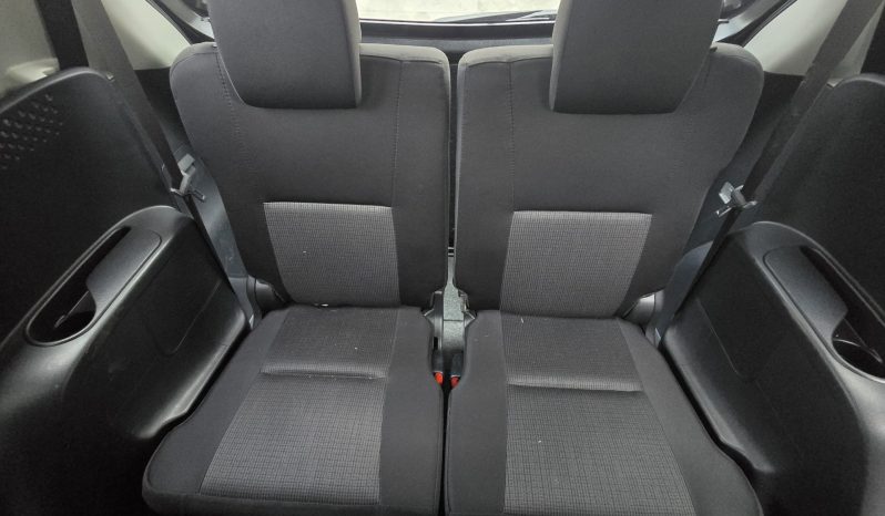 
								Toyota Sienta full									