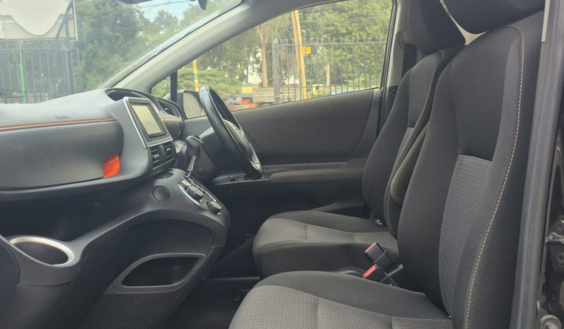 
								Toyota Sienta full									