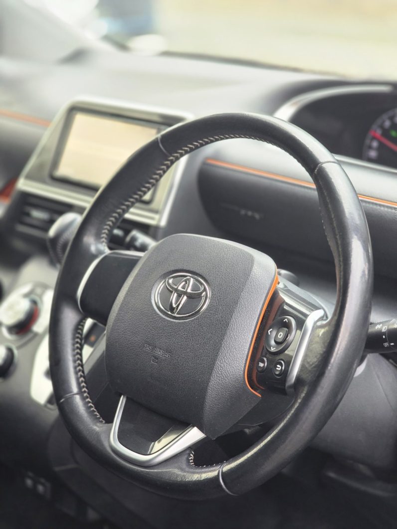 
								Toyota Sienta full									