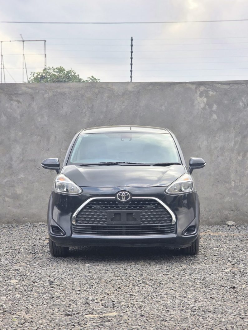 
								Toyota Sienta full									