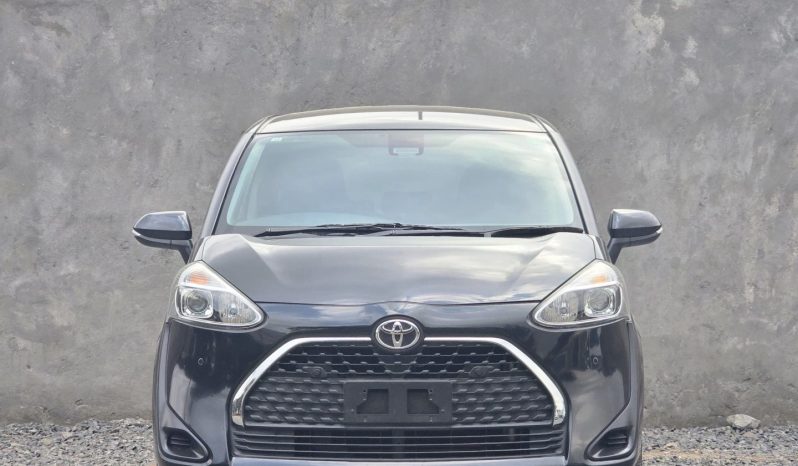 
								Toyota Sienta full									