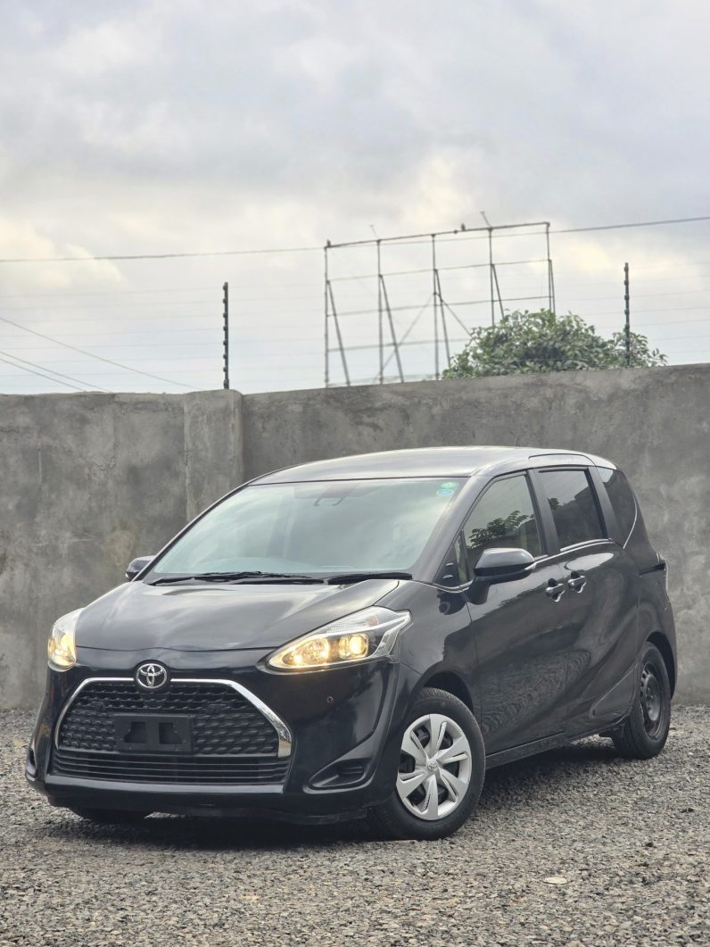 
								Toyota Sienta full									