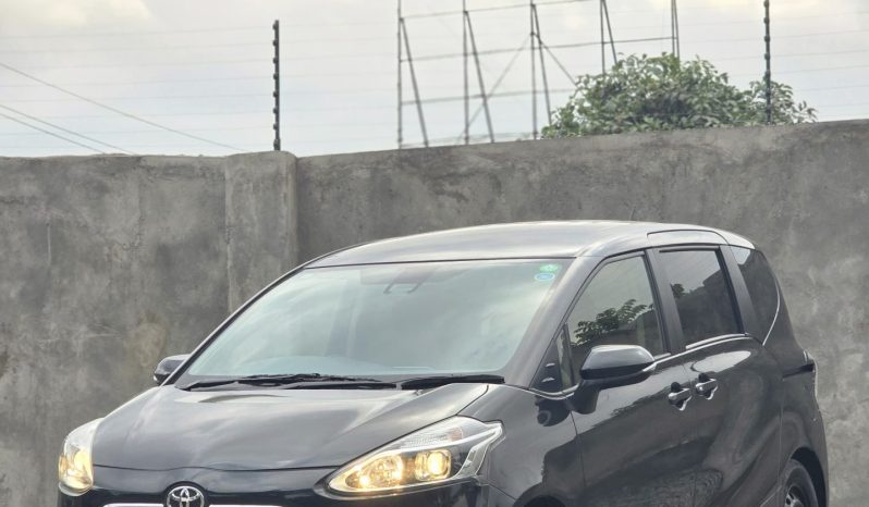 
								Toyota Sienta full									