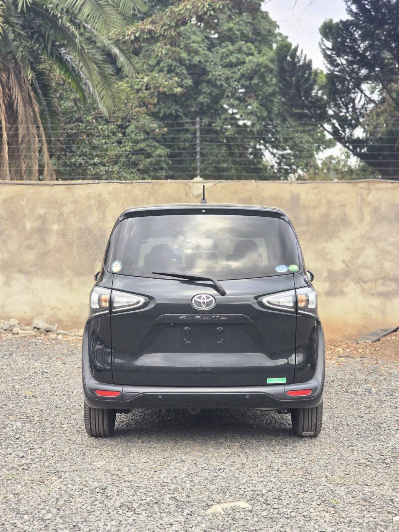 
								Toyota Sienta full									