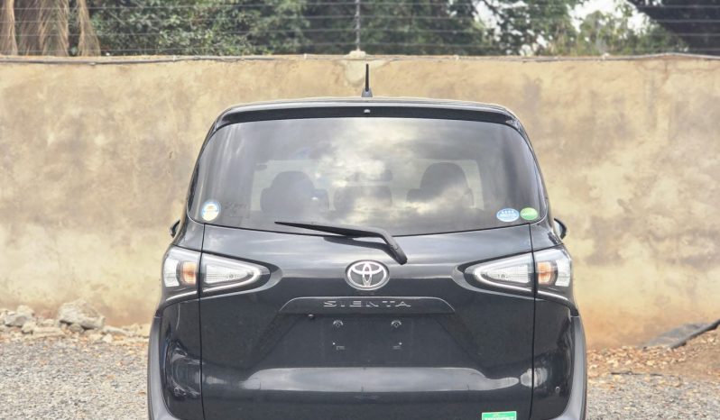 
								Toyota Sienta full									