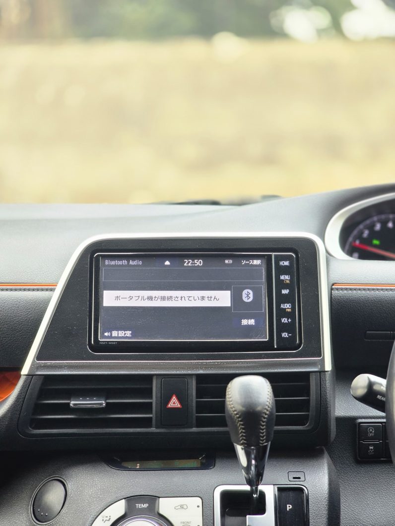
								Toyota Sienta full									