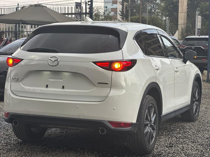
								Mazda CX-5 full									