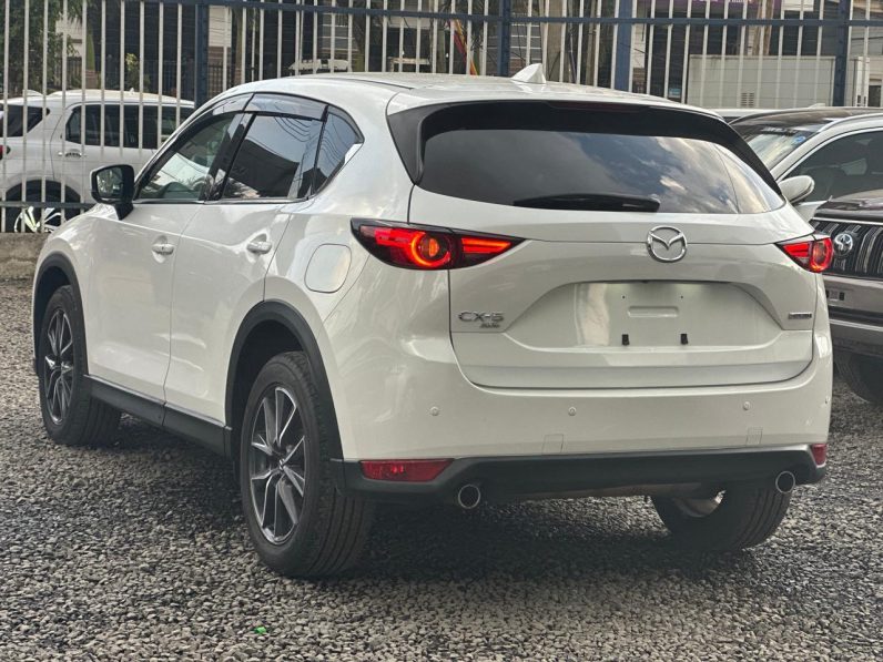 
								Mazda CX-5 full									