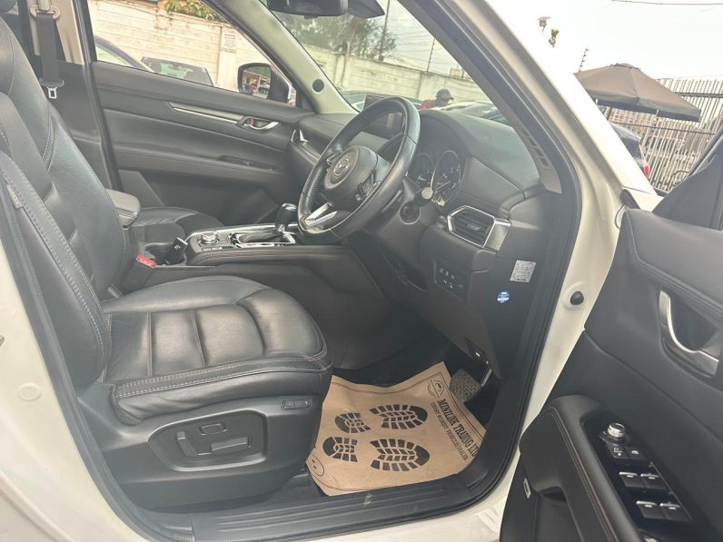 
								Mazda CX-5 full									
