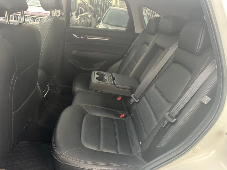 
								Mazda CX-5 full									