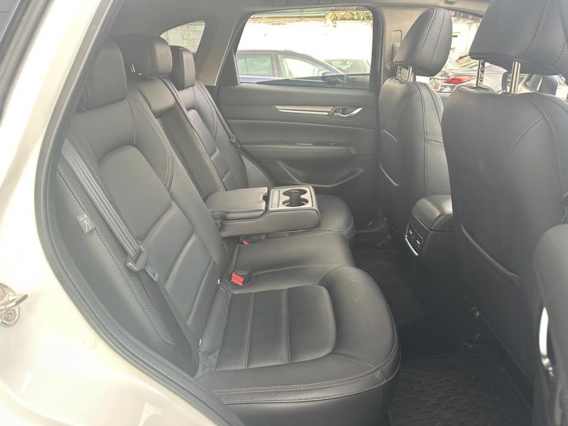 
								Mazda CX-5 full									