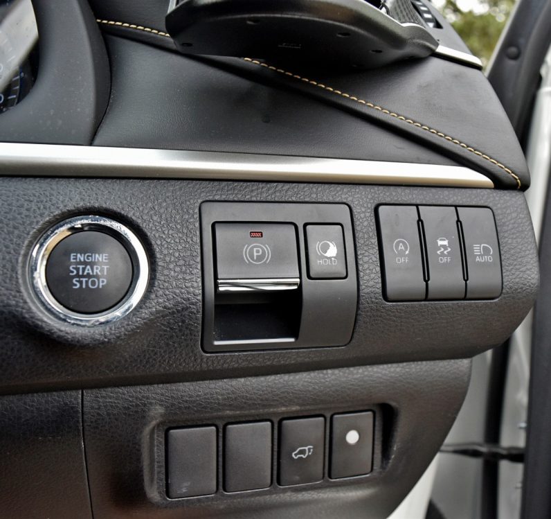 
								Toyota Harrier full									