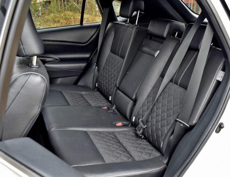 
								Toyota Harrier full									