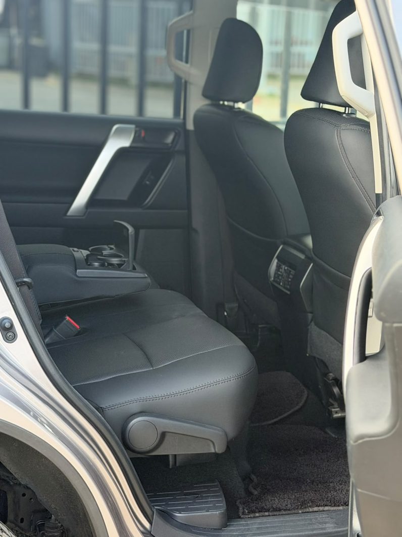 
								Toyota Landcruiser Prado TX-L full									