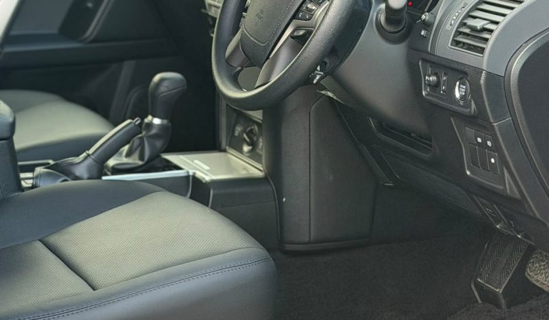 
								Toyota Landcruiser Prado TX-L full									