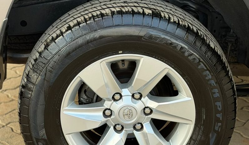
								Toyota Landcruiser Prado TX-L full									