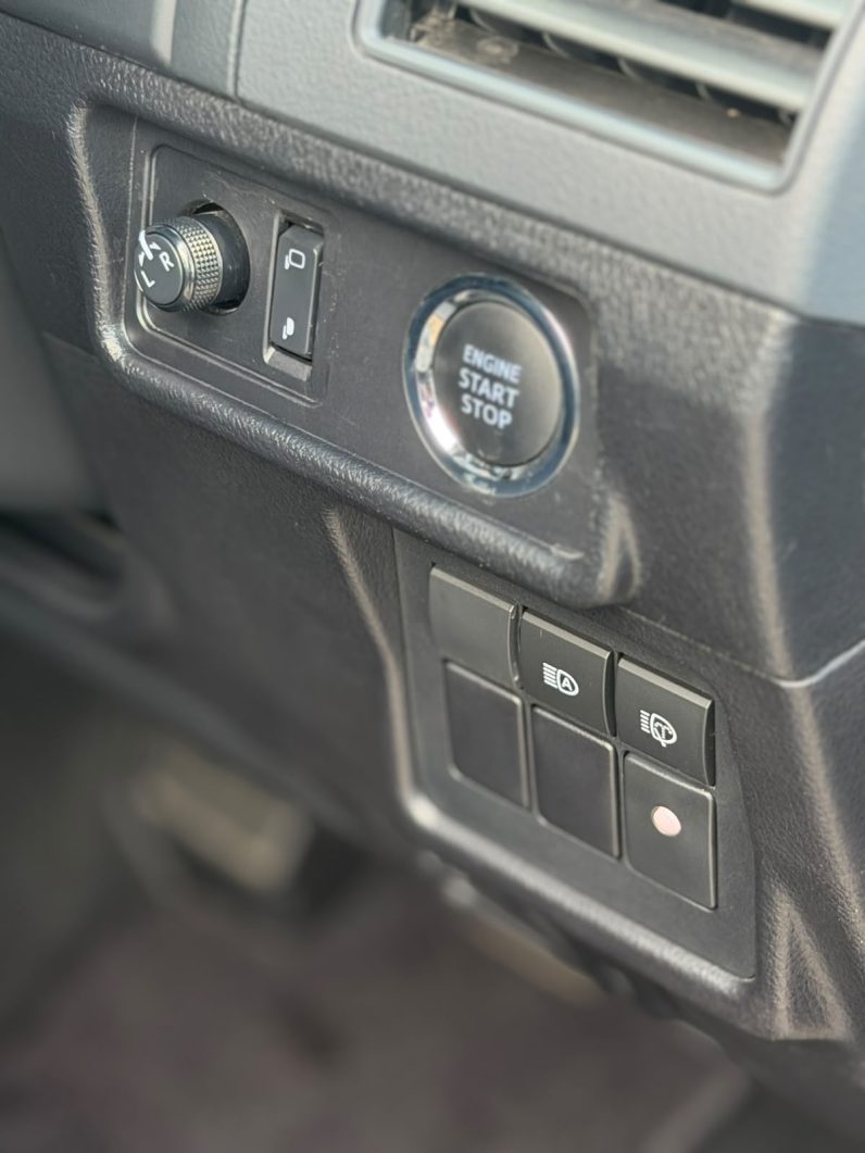 
								Toyota Landcruiser Prado TX-L full									