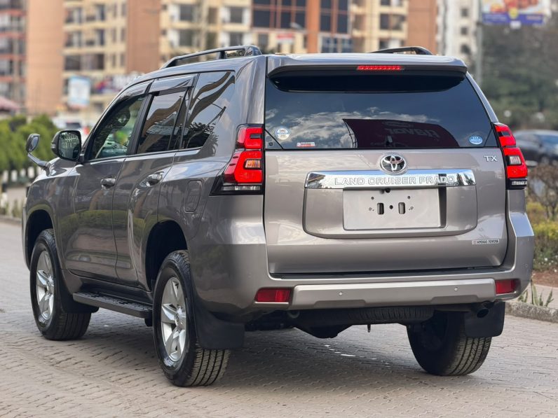 
								Toyota Landcruiser Prado TX-L full									