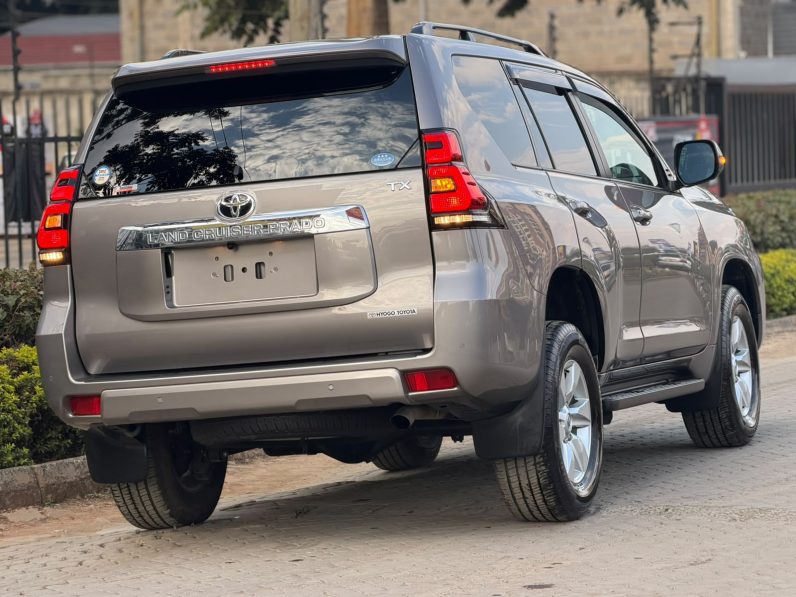 
								Toyota Landcruiser Prado TX-L full									