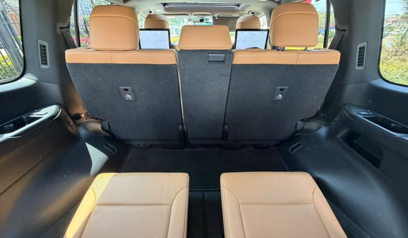 
								Lexus LX600 full									