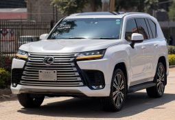 Lexus LX600